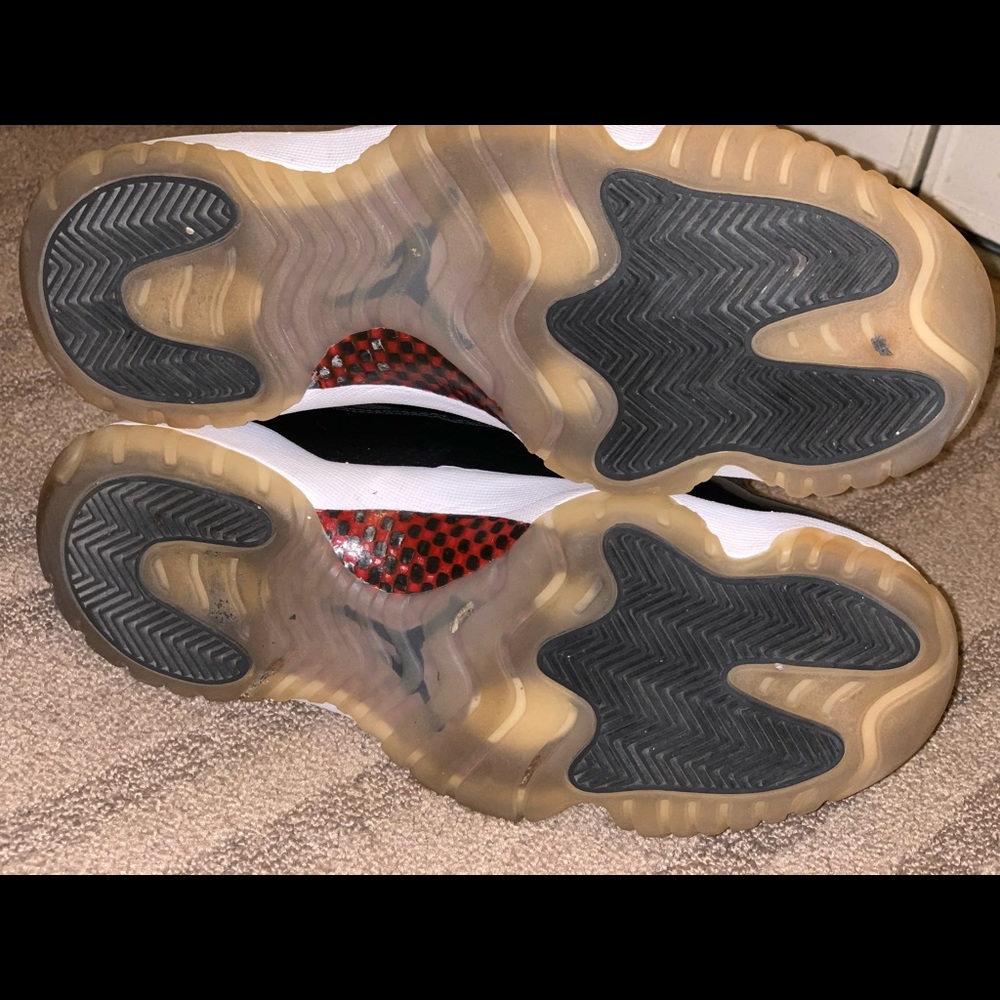 Jordan 11  72-10 - Picture 6 of 8